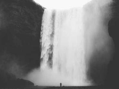 HOLD ON LET GO: Urns for Living and the Art of Trusting Time