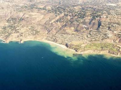 Tom Jones Performs Prince’s “Purple Rain” Accompanied by Pink Floyd’s David Gilmour (1992)