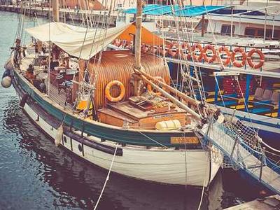 Thomas Bernhard on Walking, Thinking, and the Paradox of Self-Reflection